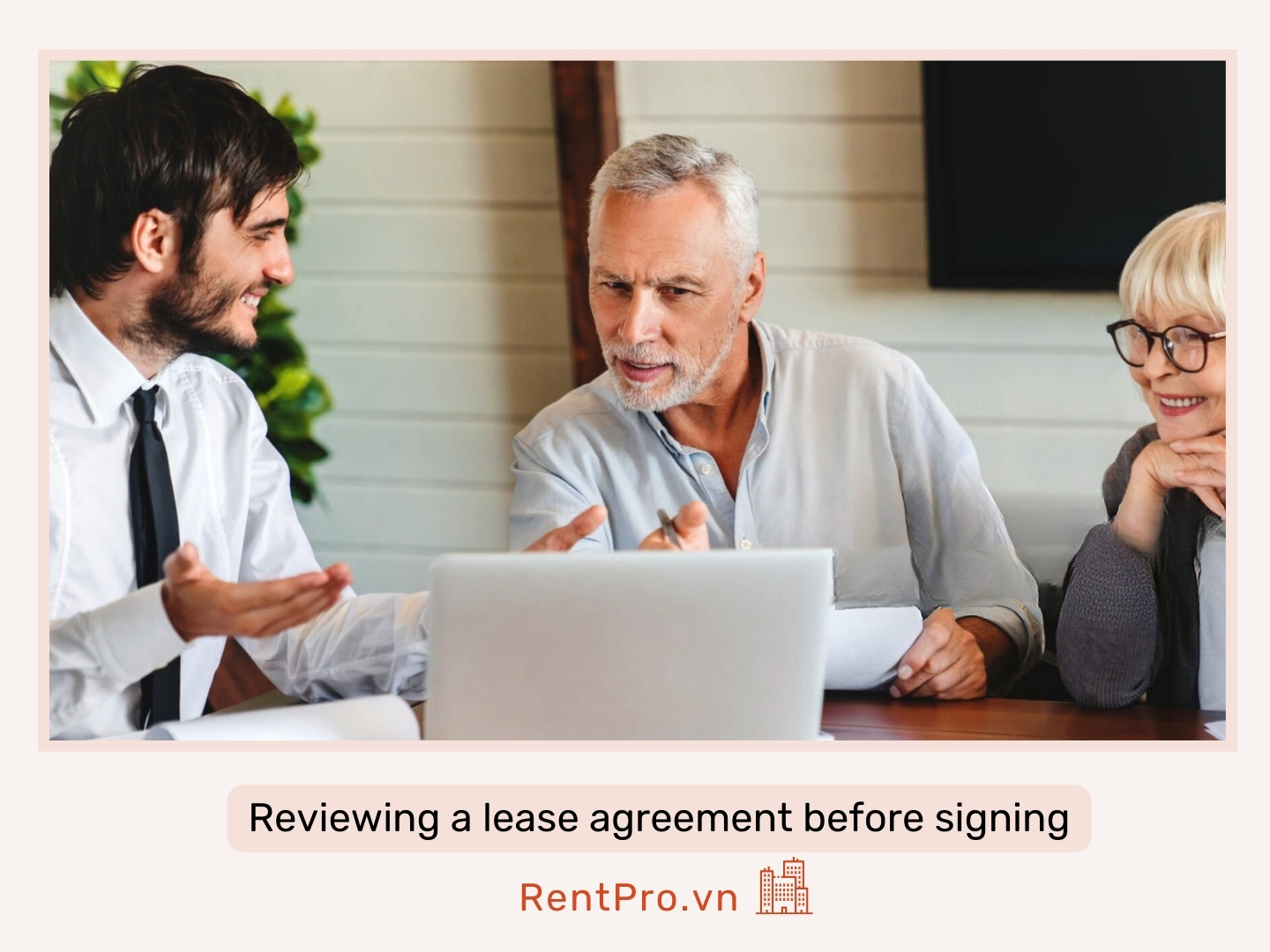 Reviewing-a-lease-agreement-before-signing